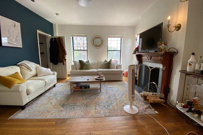 1 - NO BROKER FEE!!! GREAT location 4 bedroom + living room on Washington st with ROOF DECK