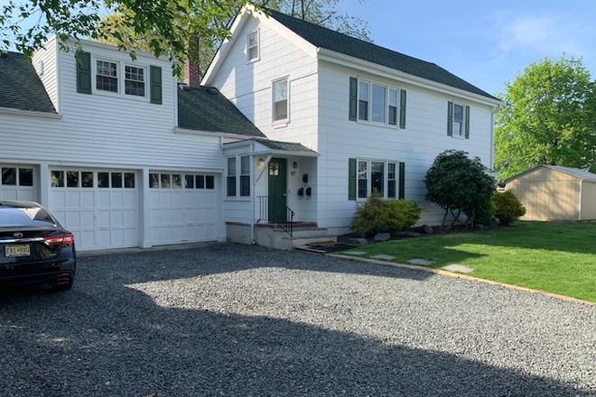 Front View - 2BR apt-Main St-Cranbury