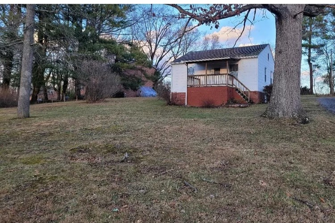 front of house - Cute house close to campus