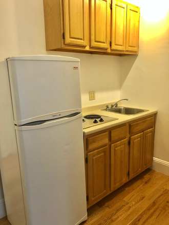 hubrealtyproperties.com - Brookline/Kenmore, ground level one bedroom, in clean brownstone Apartments