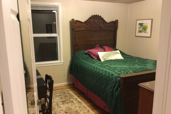 North Bedroom - Rooms close to campus for international scholars House