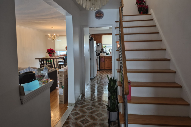 Stair - Cozy Private Room in Home Share – Giltspur Dr, North York