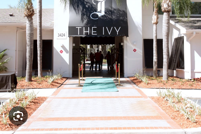 Front office - The ivy apartments, walking distance to campus.