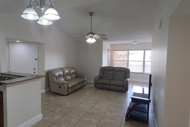Living room - Sundance Apartment (2 BR/2 Bth), Across from Nova