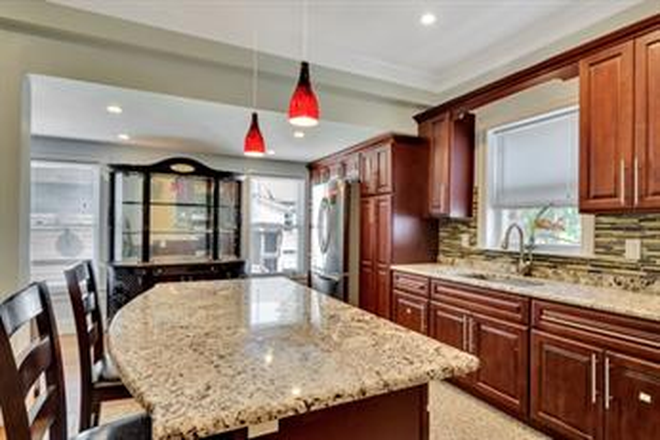 Kitchen - Room for Rent in Jaw dropping 6 bedroom 3 bath duplex apartment