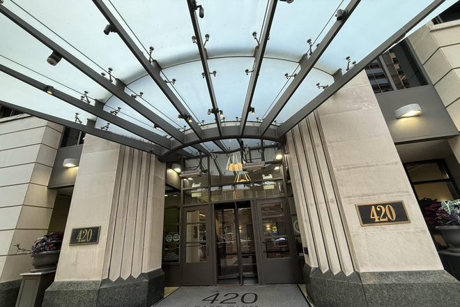 Outside Street View - 420 E Ohio St Apt (Renew Waterside)