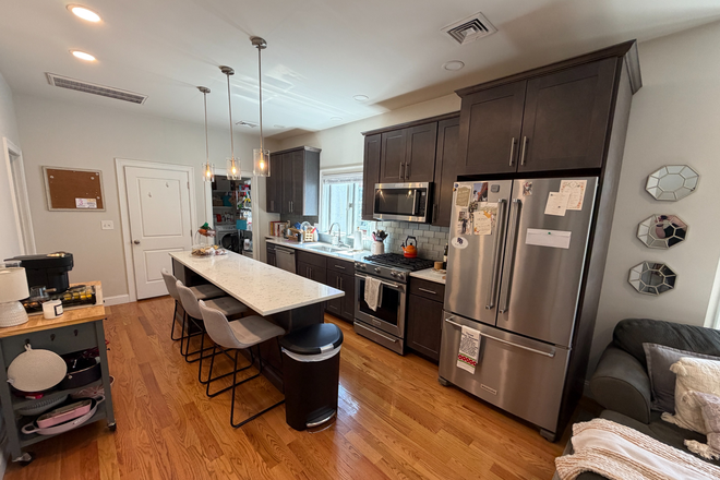 Kitchen - Gorgeous, Renovated 3 bed, 2 bath Close to MIT & Harvard - NO BROKER FEE **Parking, Laundry i Apartments