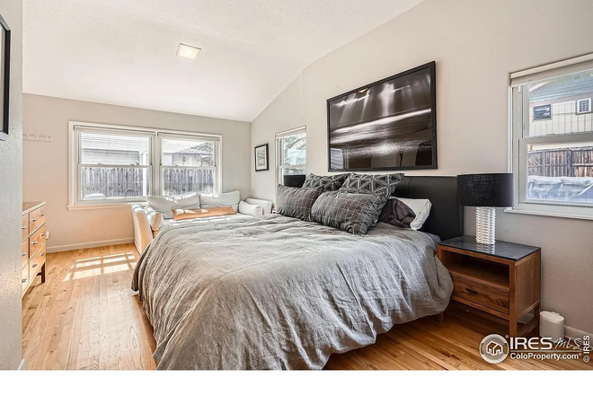 Master bedroom - Spacious Ranch Home with Large Yard, Next to The Hill/Chautauqua. Perfect 6 month rental!