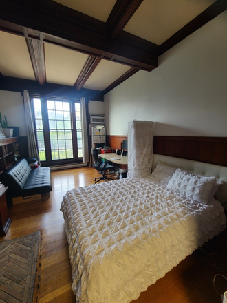 Living Space - Comm Ave Studio Kenmore Sq Apartments