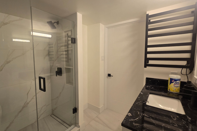 Modern bathroom vanity, heated towel rack - ​Bright Furnished 1BR+Den Walk-out Suite near UTM | Utilities Incl. House