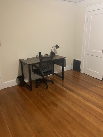 Bedroom desk - Minutes to Harvard, MIT, BU & Tufts! Deluxe furnished Bedrooms! Apartments