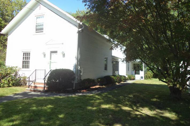 Exterior - 202 College Street -  3BR (Amherst College Area) Rental