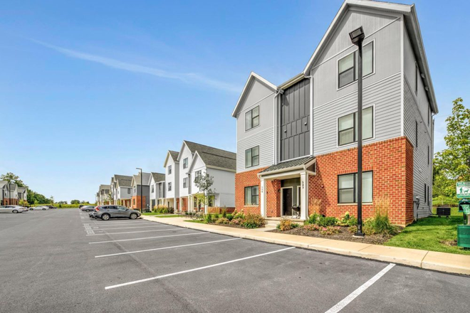 Outside of the houses - The yards Townhome