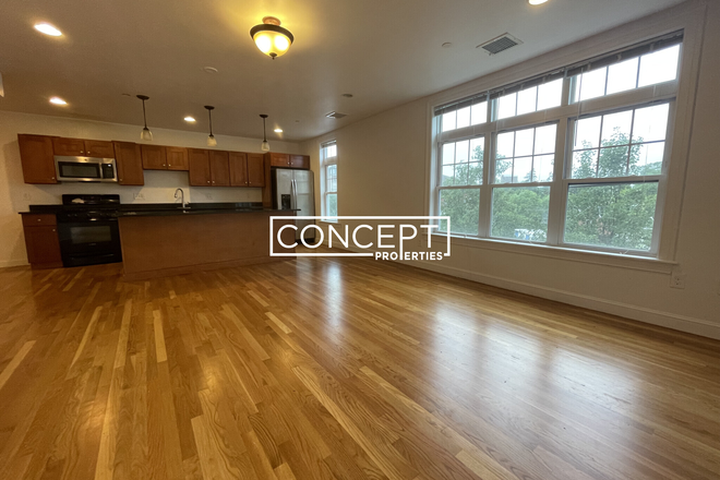 59 circuit st - [9.1.2026] Rarely available 7 beds 8 baths (3 floors) w/ outdoor space [No broker fee]