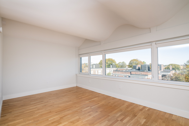 - - Updated Studio with Easy Access to Harvard Square & Red Line Apartments