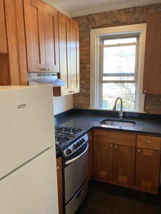 . - BEAUTIFUL 3 Bedroom 1 BA on Hemenway St Avail 9/1 Apartments