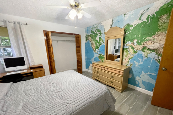 Private Room Downstairs - Lake Front House