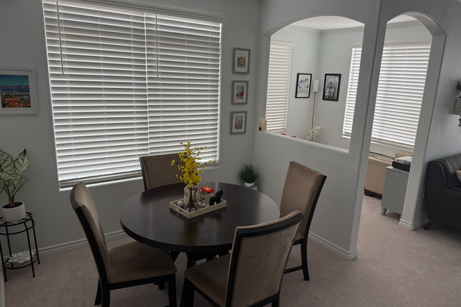 Dining room - La Jolla UTC 1BR + Loft Condo | 2 Parking Spaces | Resort Amenities