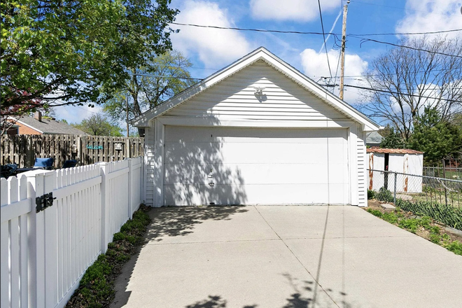 Driveway - Gordon Street House