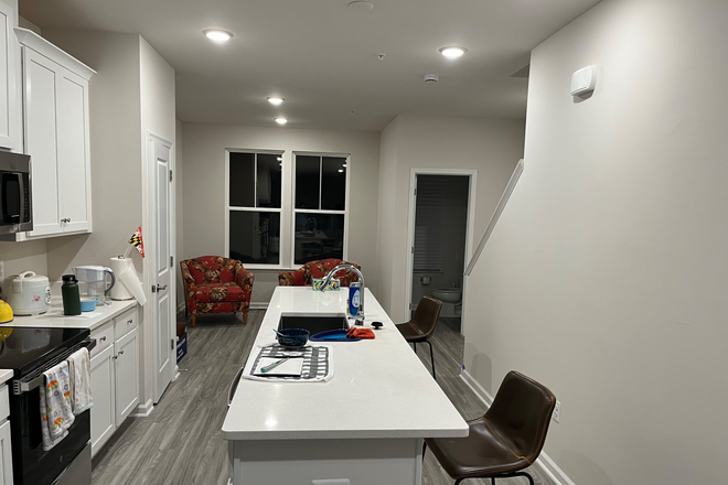 Kitchen - 1 Bedroom (1 Bath) Gateway West Town House
