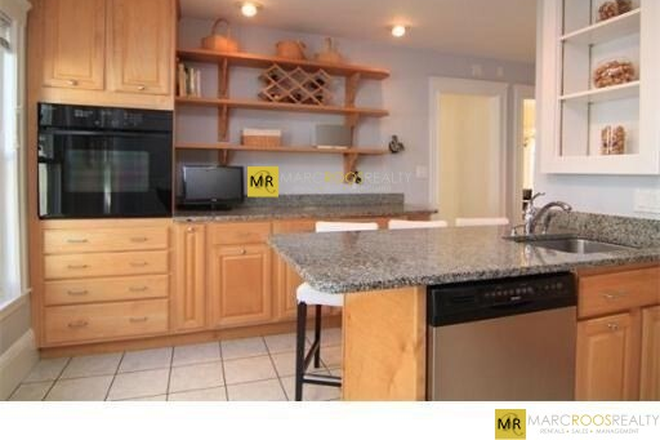 Call NOW for showings! 617-236-8600 - SAINT CLEMENTS ST - *6/1/2026* 5BR NEAR TUFTS W/ 2 BATH, IN UNIT LNDRY, PORCHES, DINING RM, 2 PRKNG! Apartments