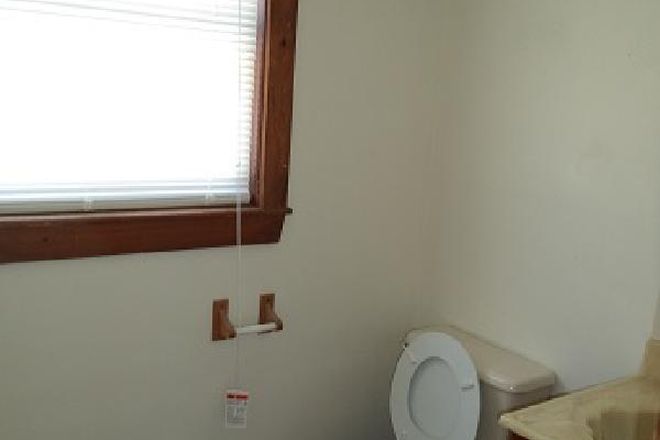 Bathroom - 292-298 Daniel Shays Highway - 3BR 1.5BTH Duplex (Pelham) Apartments