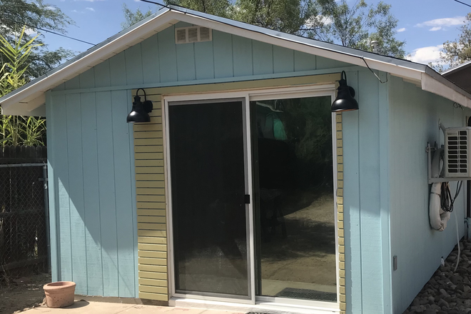 Front - Walk UofA, quite Studio, UTILITIES INCLUDED, month to month, fenced yard, off street parking, laundr Apartments