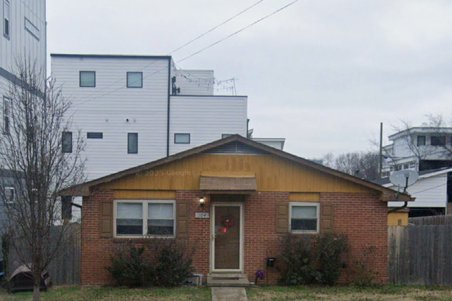 Outside street view - Quaint 3br/1.5ba Edgehill Village Home - 5 Minute Walk to Campus