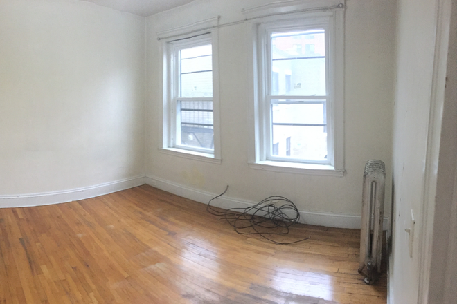 visit hubrealtyproperties.com - Brighton, large studio next to Washington Street T stop Condo