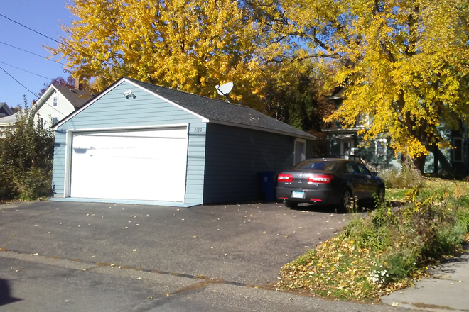 Back - Two Blocks to Campus! $520 per person / month! 5 Bedrooms! $2600 per Month! House