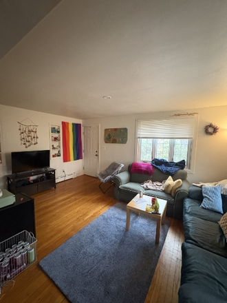 Livingroom - 525 E Pleasant St House