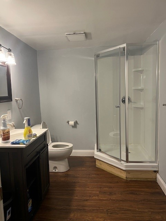 Studio Space for rent - "downstairs" bathroom - Studio living space w/own bathroom and private entrance in my home