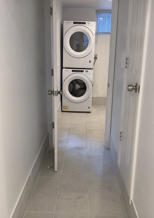 Laundry - Renovated Studio - 5 minutes drive to Campus