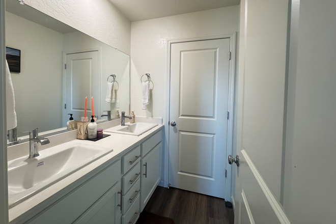 Common bath - Private Furnished Room in New Home | Workspace Desk | Backyard | Fiber Internet