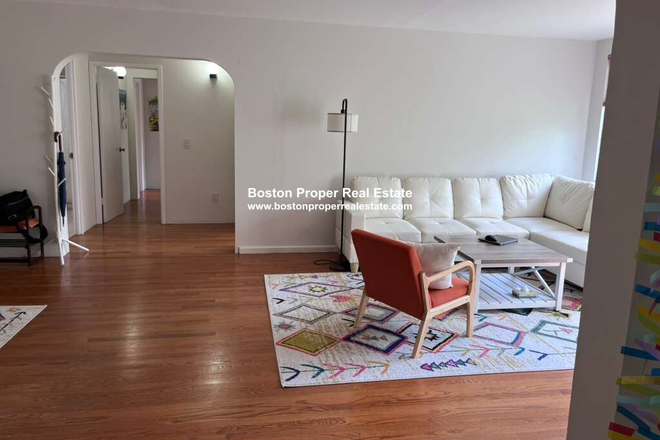 A - LUXURY BUILDING WITH POOL Condo