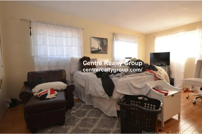 - - No Broker Fee!! Short Drive/Commute to Campus! 2 bed w/ Modern Kitchen & Laundry in Building Apartments