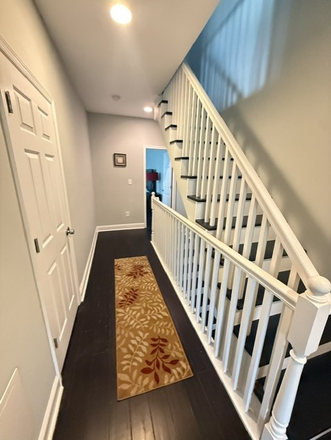 2nd Floor Hallway - Spacious 4BR / 3.5BA Home for Rent – Minutes to Downtown Baltimore & University of Maryland BioPark.