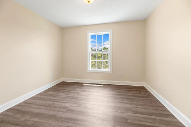 Bedroom - 3BD, 3.5 Bath Town house, Super Safe area, very quiet, lots of parking