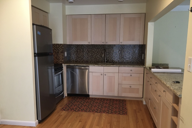 Kitchen - RIVER HOUSE CONDOMANIUM WITHIN WAKIN DISTANCE TO U OF MI HOSPITAL