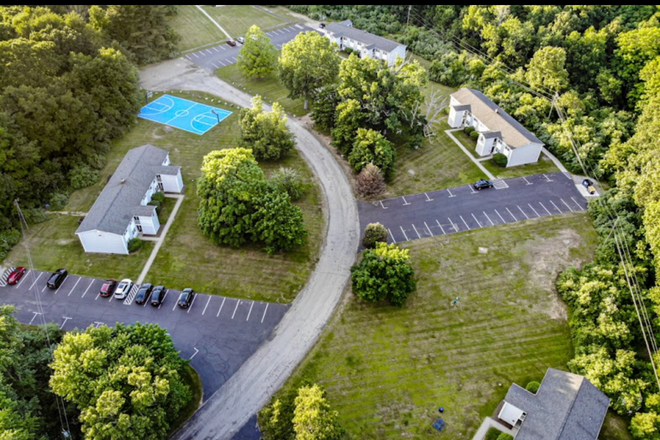outside view - Hunting Lodge Apartments