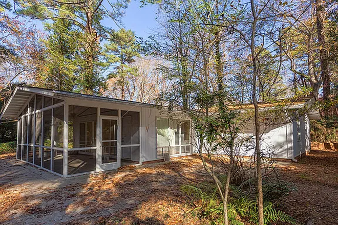 outside patio space - House with 2 rooms close to campus