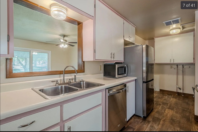 Kitchen - 25 min walk to campus House