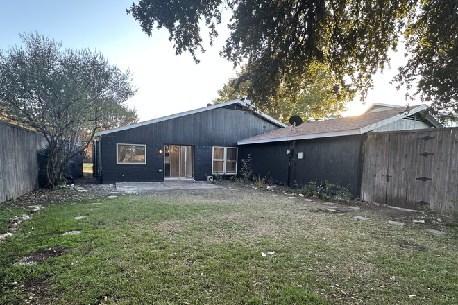 Backyard - 10 Mins to UTD | Updated 3BR/2BA Richardson Home