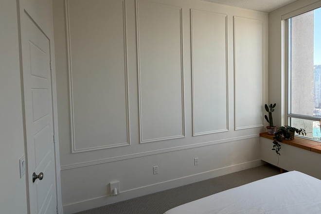 Bedroom - Spacious 1+Den Penthouse (680 SF) with High Ceilings — Downtown Toronto