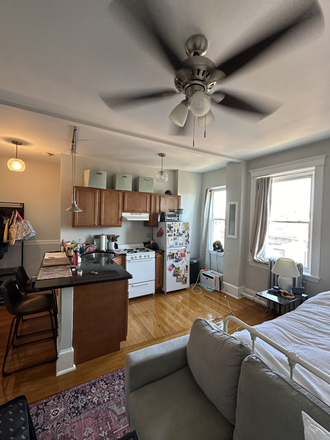 1 - JUNE 2025-Awesome Comm Ave Studio, H/HW inc! Apartments