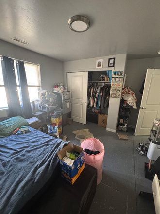 bedroom - walking distance to cmu House