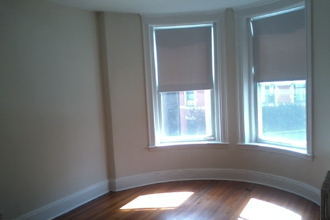 hubrealtyproperties.com - Front facing large 2 bedroom, with deck and parking available