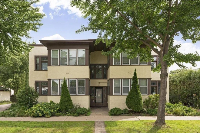 Outside Street View - 3-Bedroom, walk to campus!! Apartments