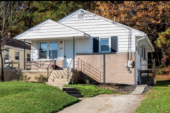 Outside Street View - Spacious Updated 5 Bedroom House