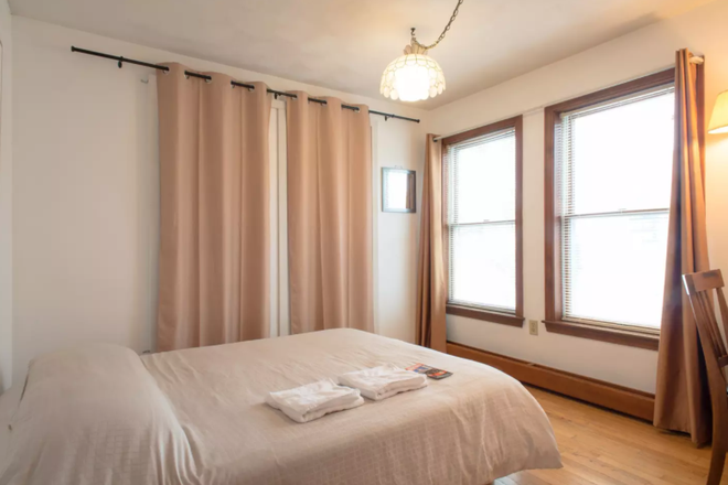 Room 3 - EAST BOSTON STUDENTS RESIDENCE Apartments